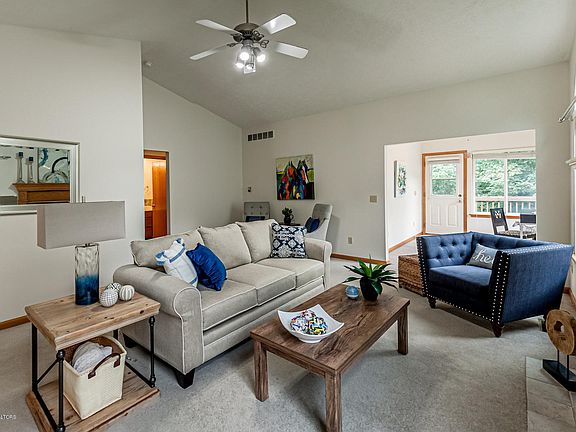 4th image of 1426 Safire Ct #35