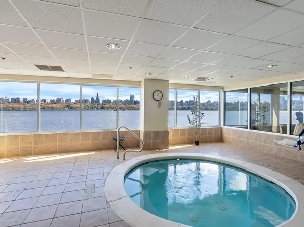 302 The Promenade image 42 of 48