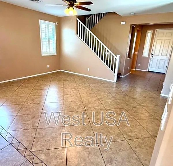 8821 S 40th Dr — Photo 5
