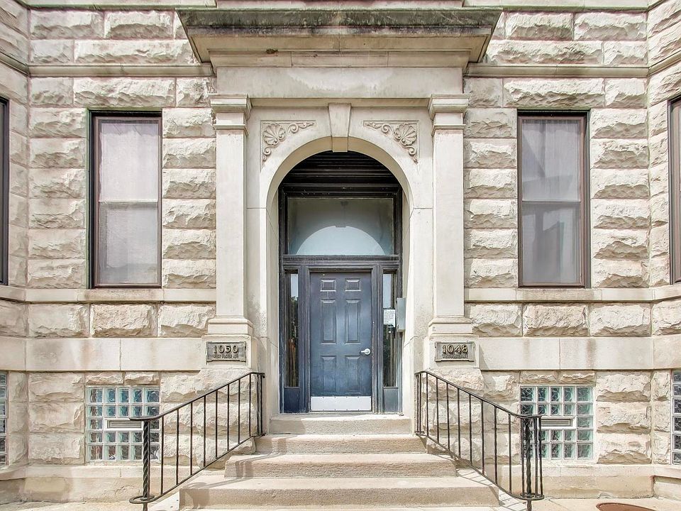 1st image of 1050 W Foster Ave APT F