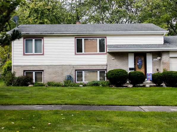 8824 S 84th Ave, Hickory Hills, IL 60457