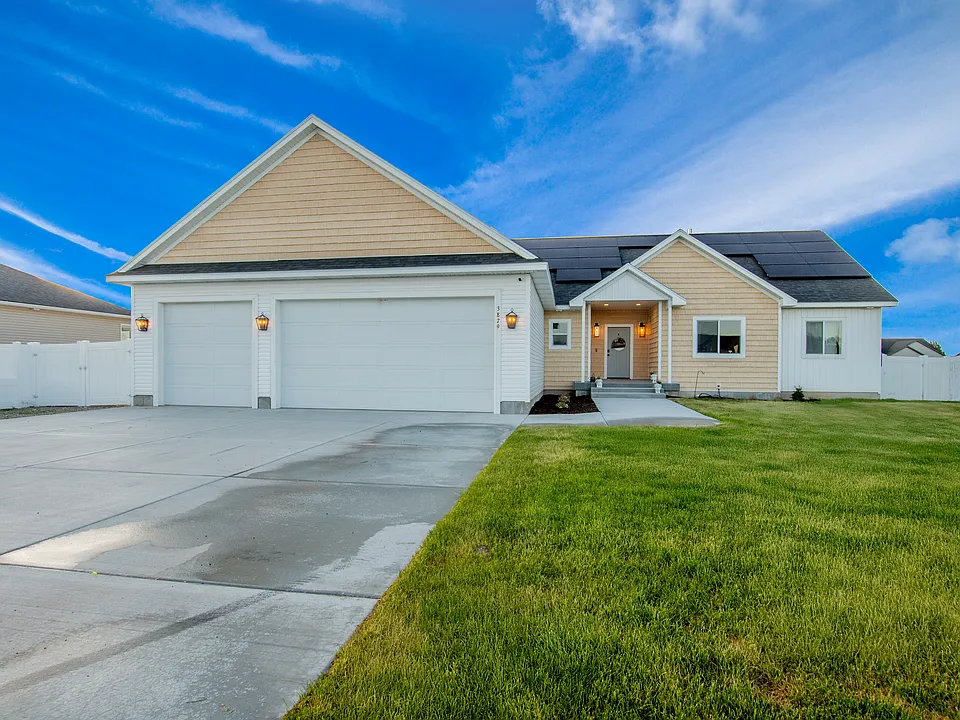 3879 E Pepperwood Ln