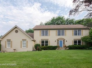 222 Hawthorne Ct, Dundee, IL 60118