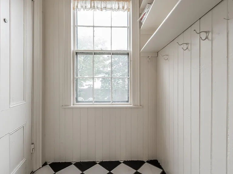 256 Vaughan St #1 — Photo 7