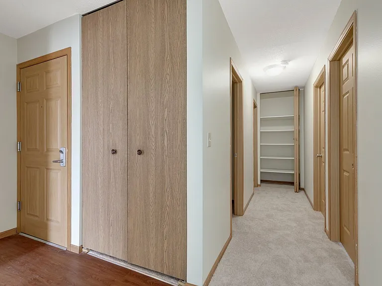 View Pointe Apartments — Photo 43