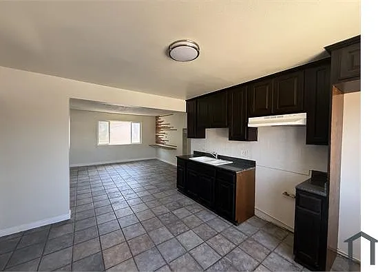 536 W Century Blvd #1/2 — Photo 6
