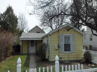217 8th St, Hicksville, NY 11801
