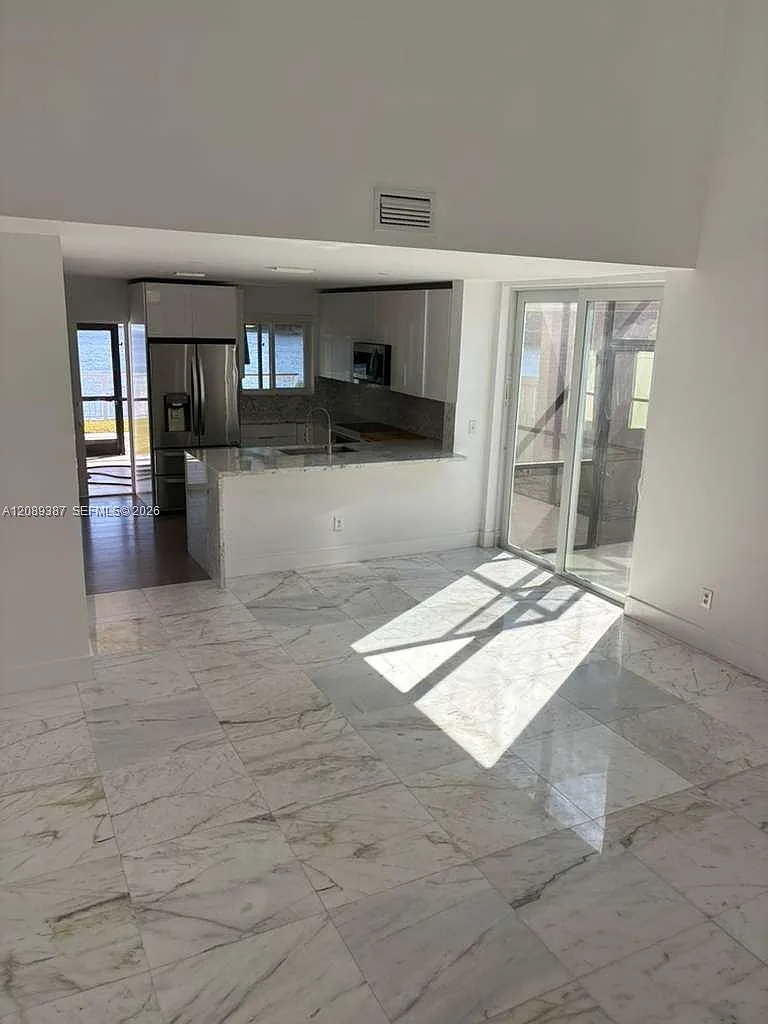 Pembroke Lakes — Photo 3
