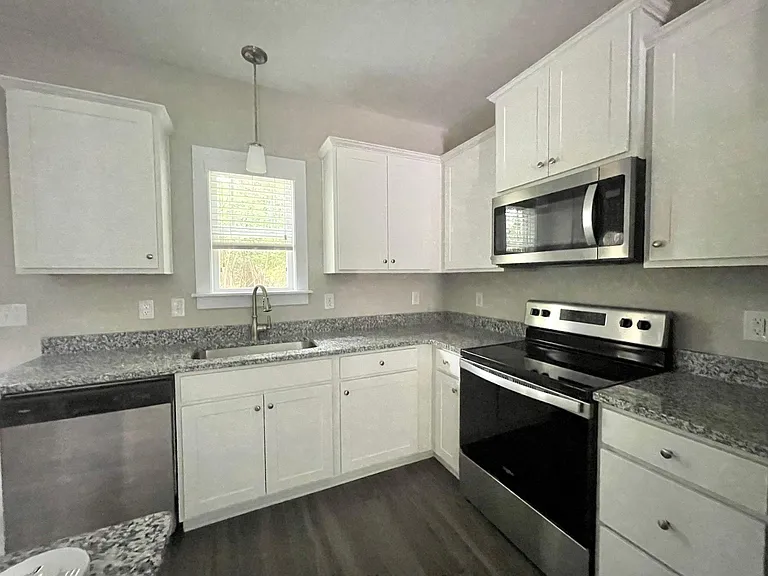 411 Barbour St — Photo 11