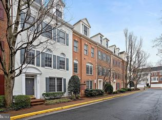 1611 Leeds Castle Dr, Vienna, VA 22182