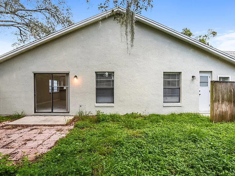 1409 Bridlebrook Dr — Photo 16