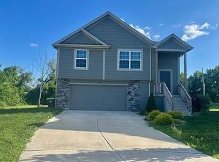 21810 Southcreek Rd, Peculiar, MO 64078