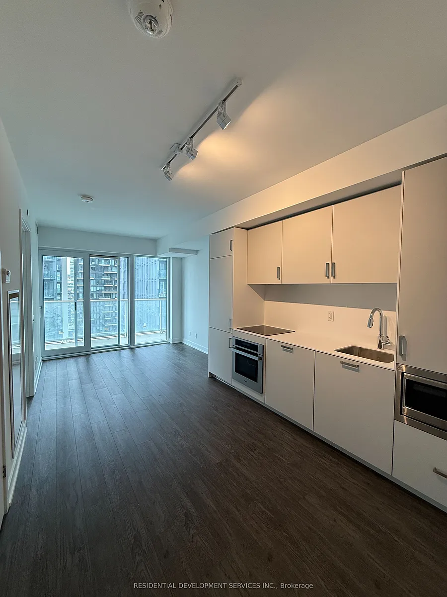Building Photo - 88 Queen St E #1512