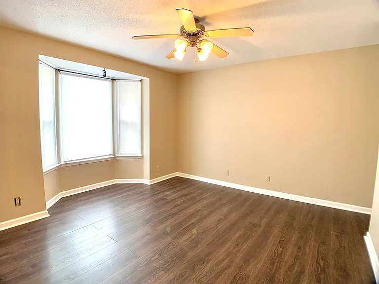 511 Mallory Dr — Photo 10