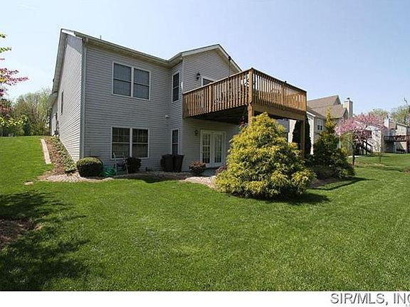 3rd image of 33 Oak Leaf Dr