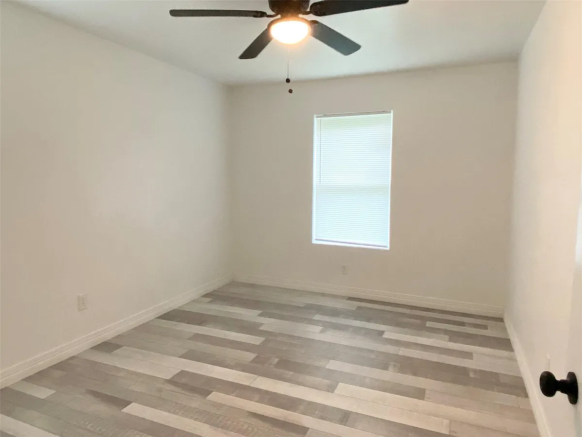 Building Photo - 906 Eagle Ave #A