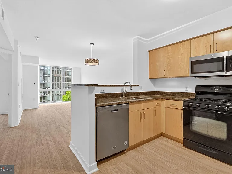 1000 New Jersey Ave SE #609 — Photo 11