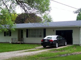42 N 2nd St, Carthage, IL 62321