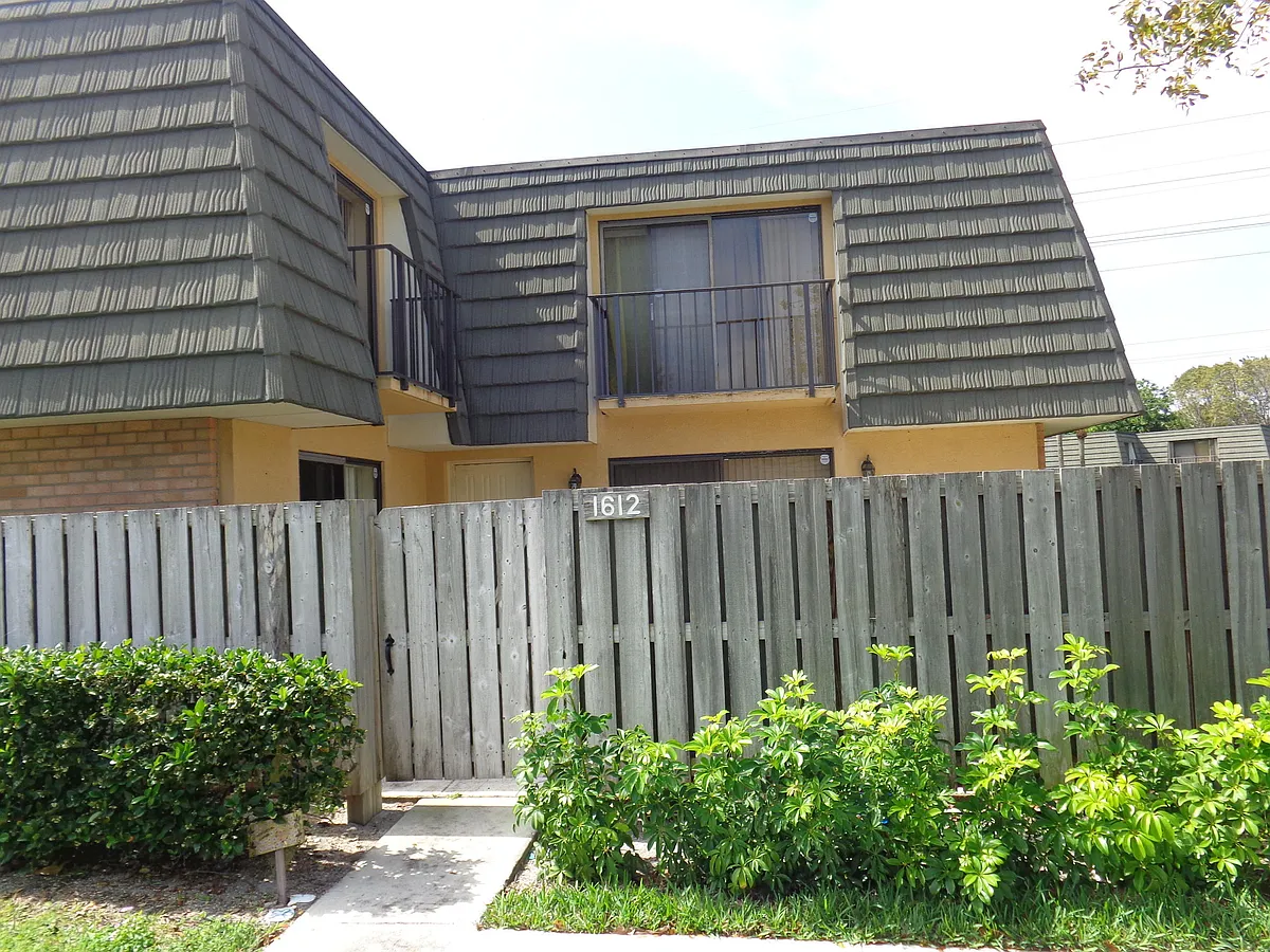 Building Photo - 1612 16th Way #1612