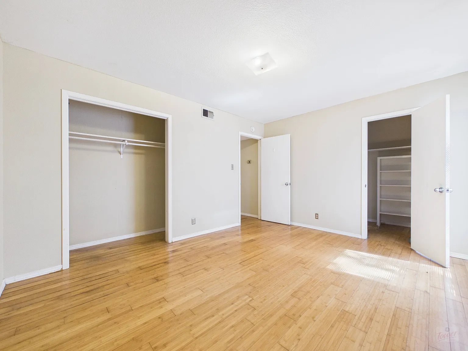 202 E 45th St Apt 203 — Photo 3