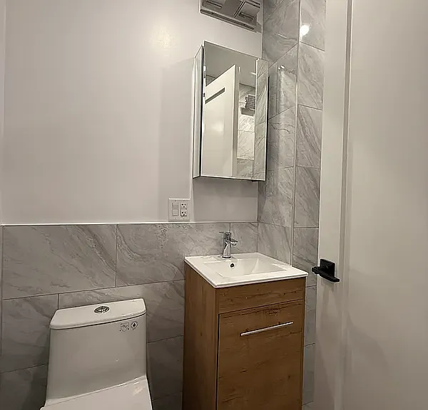 307 W 39th St #3A — Photo 7