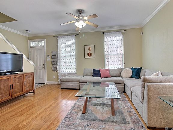 4th image of 5396 Arlington Ct