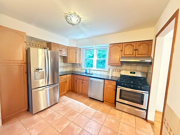 2nd image of 5808 Greentree Rd