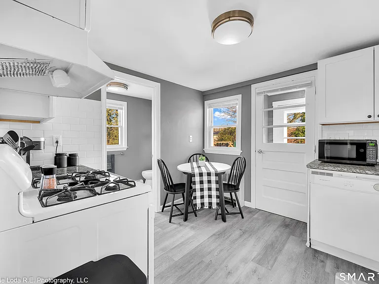 31 Monroe St #4 — Photo 8