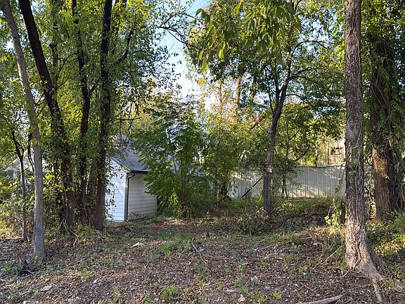 2nd image of 3125 Millet Ave