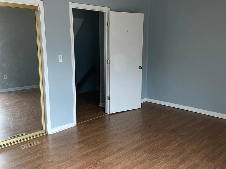 1155 E Main St — Photo 15