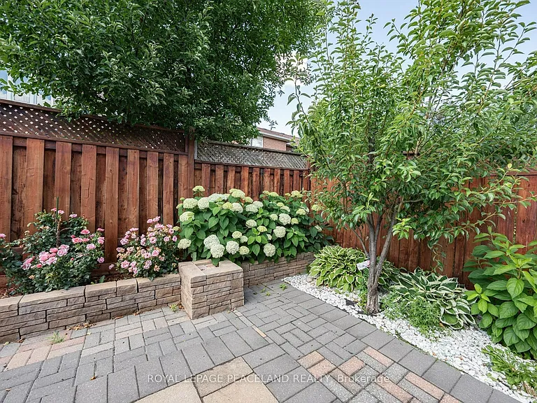 152 Flagstone Way — Photo 49