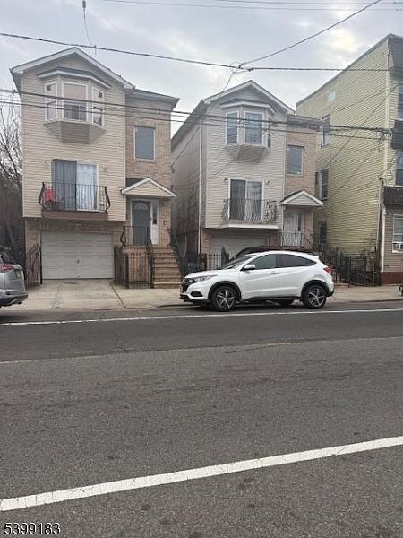 2nd image of 926 Bergen St