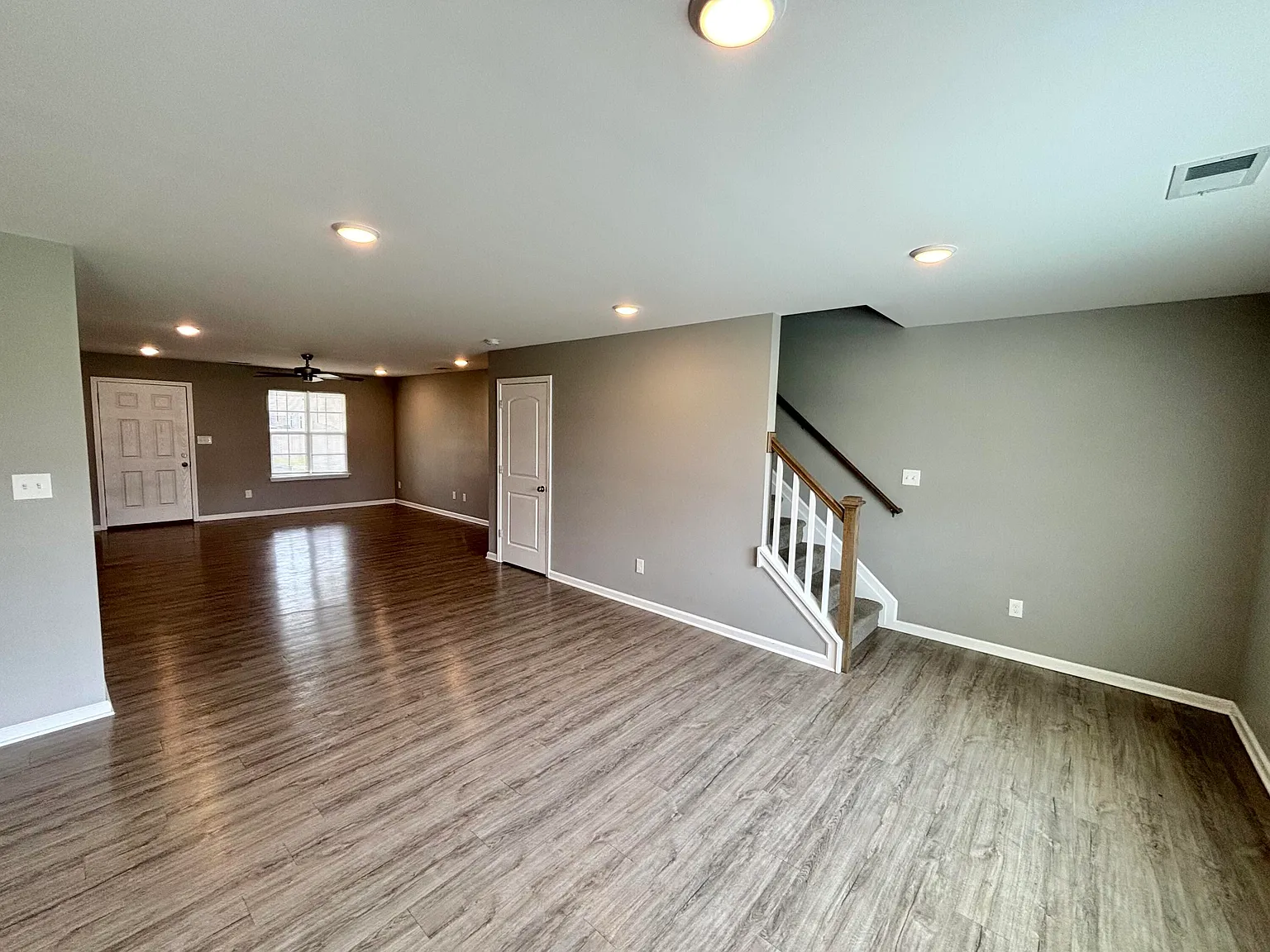 4 bed, 2.5 bath, 2344 sqft, $2,600 — Photo 3