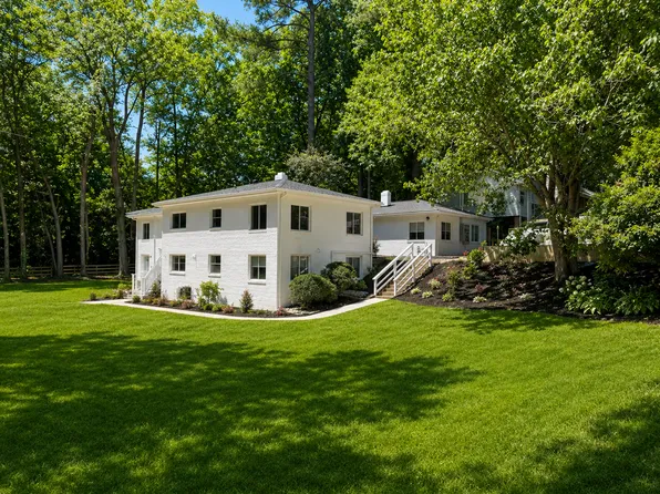 Leonard Apartments