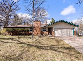 1176 Westlake Woods Dr, Springfield, MI 49037