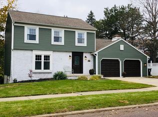 6817 N Camelot Rd, Peoria, IL 61615