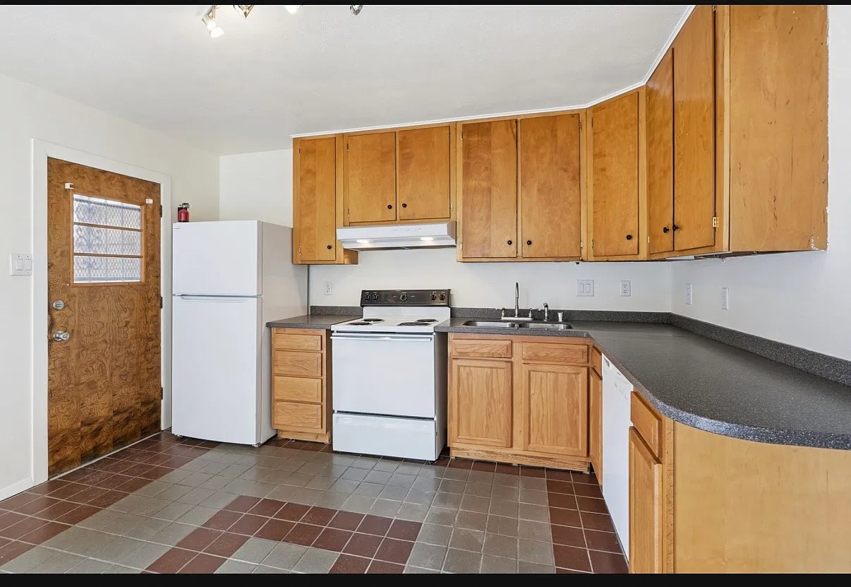 2 bed, 850 sqft, $1,300 — Photo 3