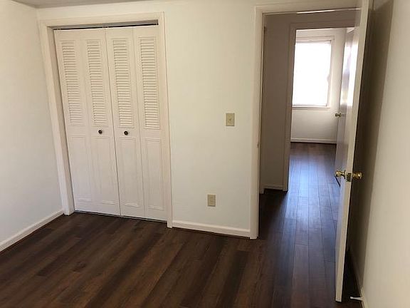 2nd image of 146 Longwood Pl #103