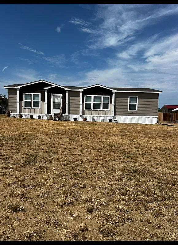 3 bed, 2.0 bath, 1426 sqft, $1,750 — Photo 1
