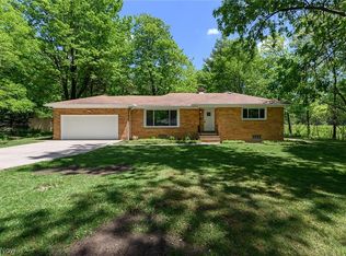 7359 Hickory Ln, Seven Hills, OH 44131