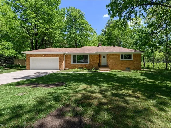 7359 Hickory Ln, Seven Hills, OH 44131