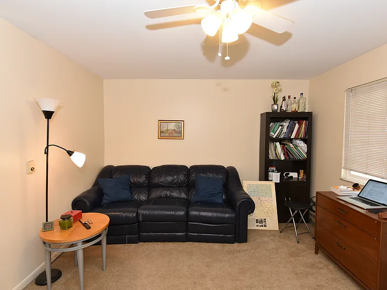 808 E Hunter — Photo 15