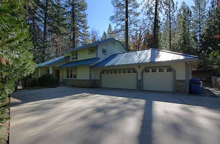 Front-parking-3-car garag