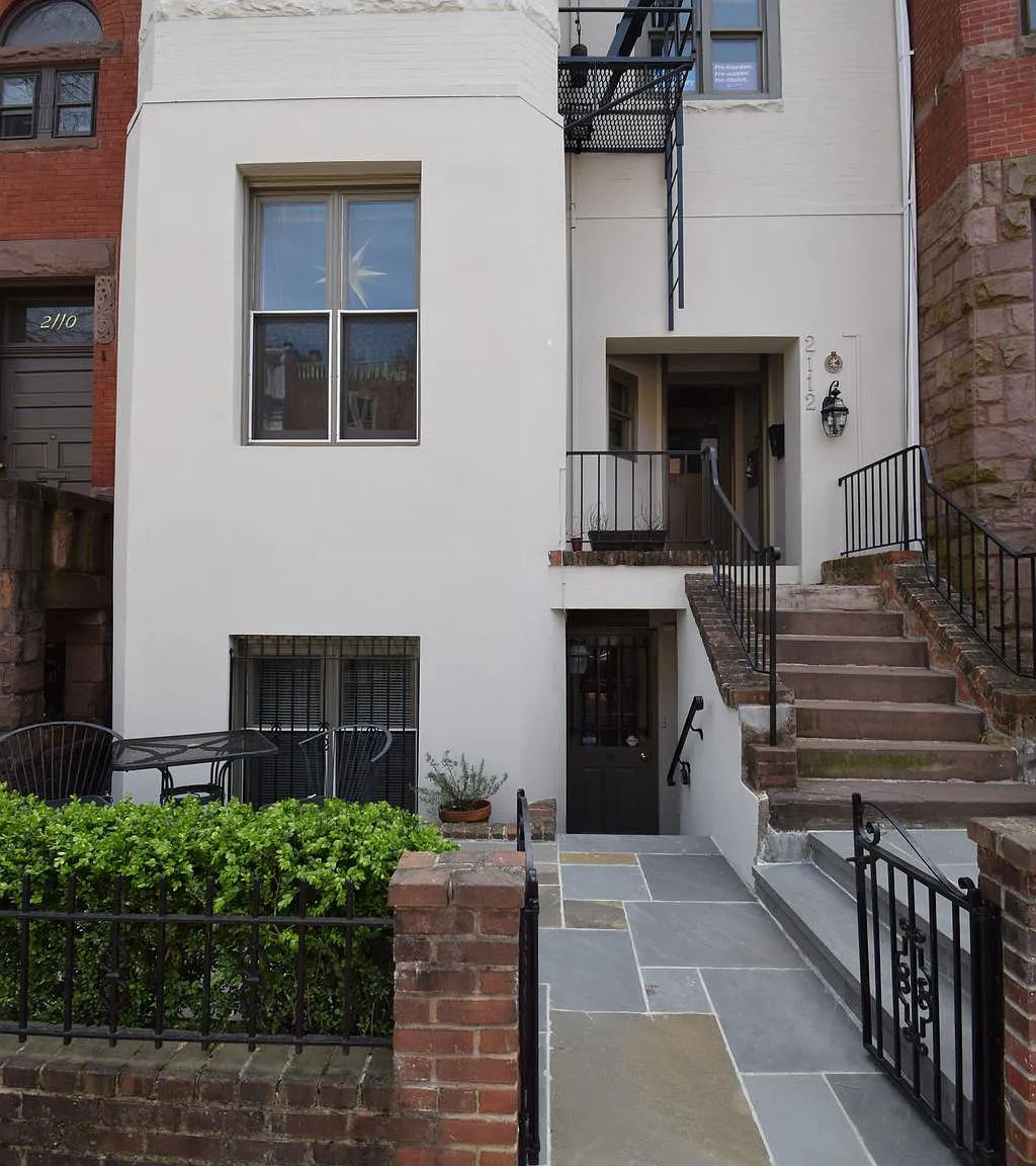 Studio, 450 sqft, $1,930 — Photo 1