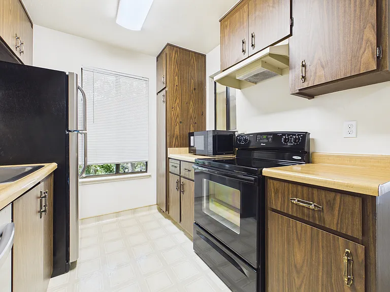 3102 Golden Oaks Ln — Photo 12
