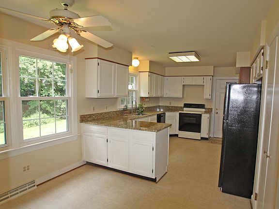 Light and Bright Kitchen
