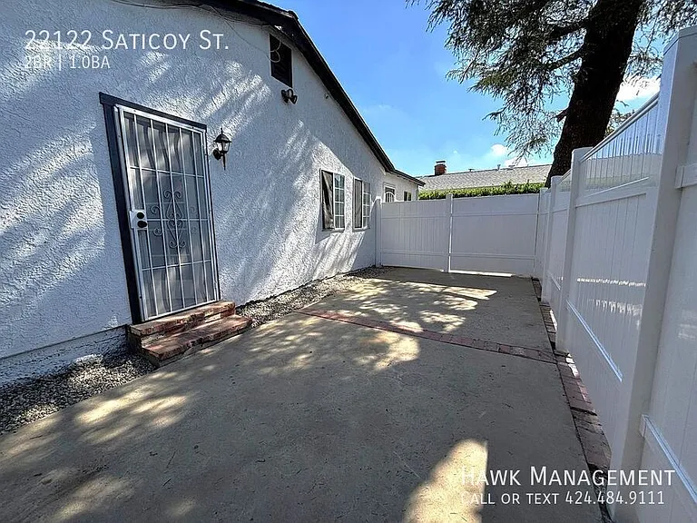 22122 Saticoy St — Photo 17