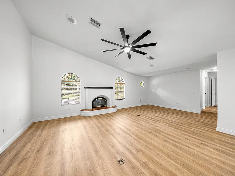 375 N Highview Ave — Photo 17