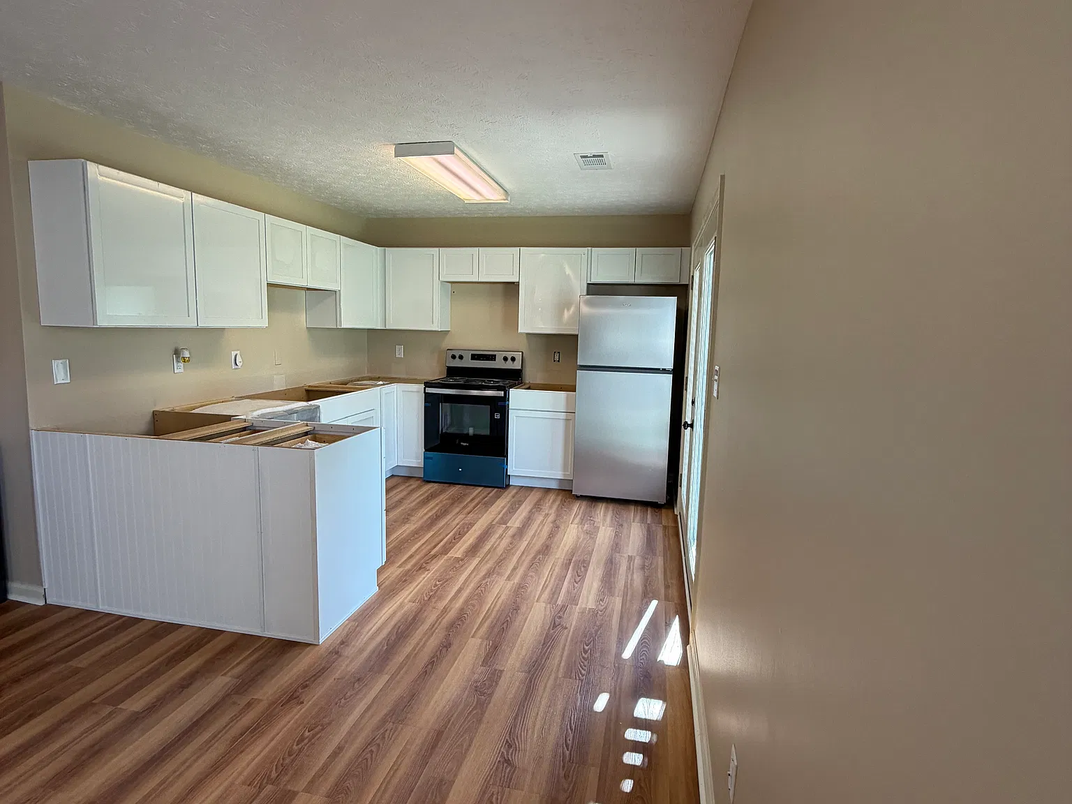 3 bed, 2.5 bath, 1544 sqft, $2,000 — Photo 2