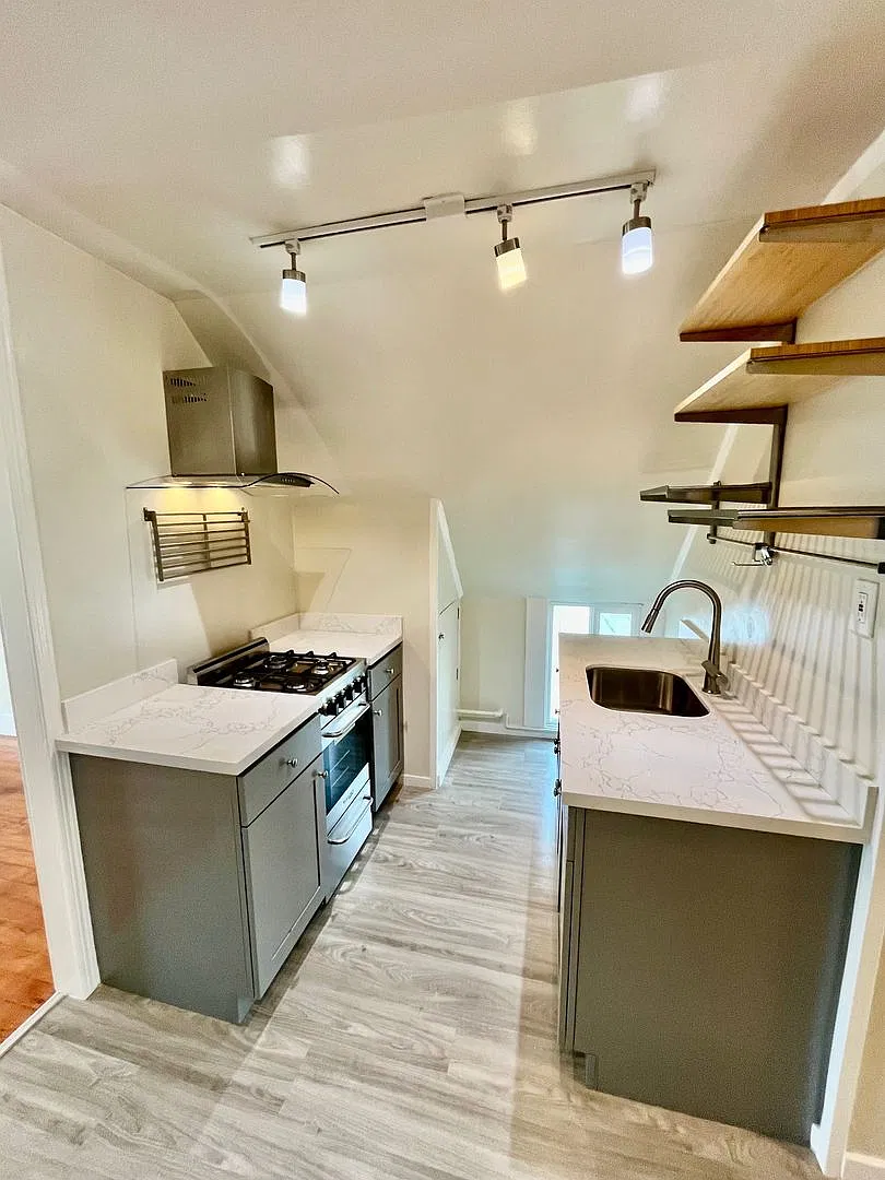 One Of A Kind, Top Floor With Incredible Ocean Beach Views — Photo 4